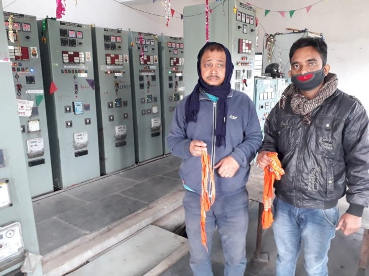 धनबाद: पाथरडीह नुनुडीह में स्टाफ को बंधक बना बिजली ऑफिस में लूटपाट