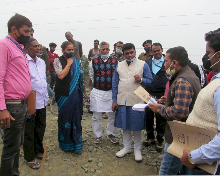 धनबाद: विधानसभा की निवेदन समिति ने दिया गोविंदपुर गोल पहाड़ी से स्टोन माइनिंग बंद रखने का निर्देश, 10 पोकलेन समेत कई गाड़ियां जब्त