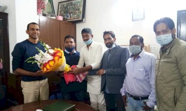 धनबाद जिला युवक कांग्रेस उपाध्यक्ष डेविड सिंह ने नेशनल प्रसिडेंट Srinivas BV से मिलकर दी बधाई