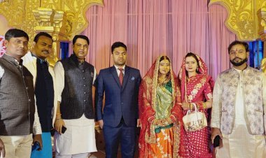 धनबाद: भेलाटांड़ शादी समारोह में पहुंचे रणविजय सिंह, वर वधु को दिया आशीर्वाद