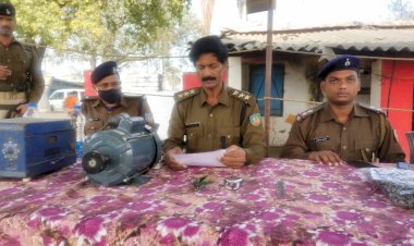 दुमका: हंसडीहा पुलिस की उपलब्धि, शर्ट के एक बटन से चोरी की गुत्थी सुलाझायी, वाटर सर्विसिंग सेंटर चोरीकांड का खुलासा (देखें VIDEO)