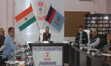 झारखंड: डीजीपी एमवी राव ने सात जिलों के 32 पुलिस स्टेशन ओसी से की बात