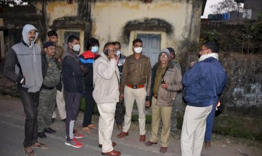 धनबाद: सरायढेला सीपीडब्लूडी ऑफिस में इलिगल आर्म्स के साथ ड्यूटी कर रहे दो गार्ड अरेस्ट, आर्म्स व गोली जब्त