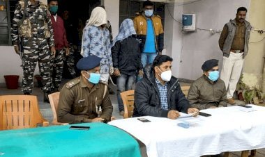 चतरा: आर्म्स विस्फोटकों के साथ दो सप्लायर अरेस्ट, देसी पिस्टल-कारतूस-बम बरामद