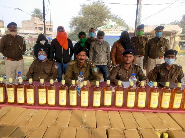 दुमका: हंसडीहा पुलिस ने 720 बोतल के साथ धनबाद के चार युवकों को पकड़ा, झारखंड से बिहार में शराब की तस्करी का खुलासा(देखें VIDEO)