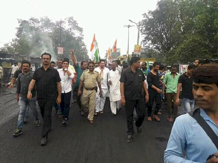 धनबाद: सेंट्रल गवर्नमेंट के नये कृषि कानून के खिलाफ बाघमारा विधानसभा क्षेत्र में रणविजय सिंह ने समर्थकों के साथ किया मार्च