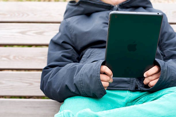 छह साल का लड़का मां के बैंक अकाउंट का यूज़ कर iPad पर 11 लाख रुपये से अधिक खर्च किये, Apple ने कहा अब राशि वापसी संभव नहीं