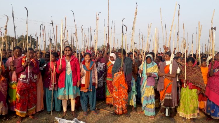 गिरिडीह: 25 लाख का इनामी नक्सली अजय महतो के गांव पर्वतपुर में सीआरपीएफ पिकेट पर ग्रामीणों का हंगमा, बैरिकेडिंग तोड़ी