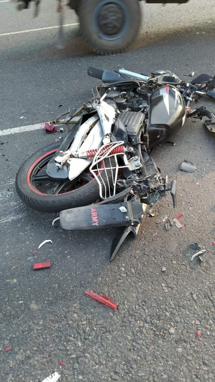 धनबाद: गोविंदपुर भीतिया मोड़ पर रोड एक्सीडेंट में बाइक सवार दो युवक की मौत