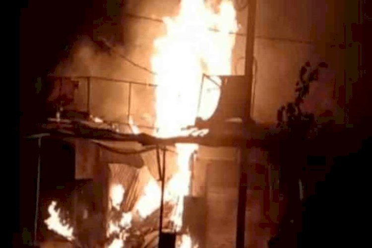 धनबाद: डिगवाडीह में हार्डवेयर और फल दुकान में लगी भीषण आग, फायर बिग्रेड ने आग पर पाया काबू