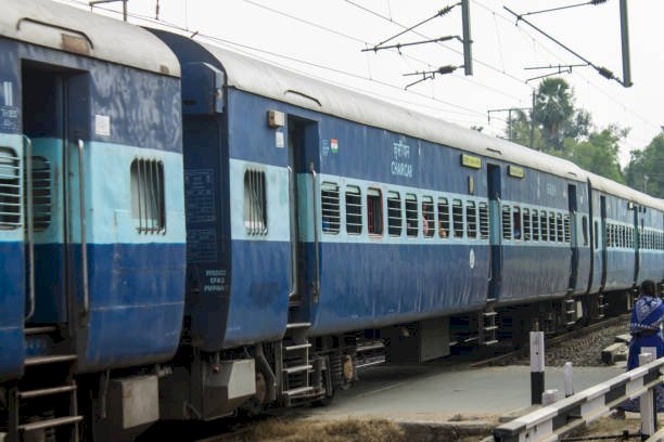 नई दिल्ली: अब लेट ट्रेनों का टाइम से पहले रेलवे पैसेजर्स को देगा सूचना