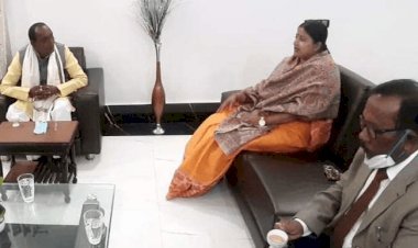 धनबाद: अनुसूचित जाति आयोग के अध्यक्ष पहुंचे सिंह मैंशन, रागिनी ने खोली झरिया पुनर्वास योजना की पोल