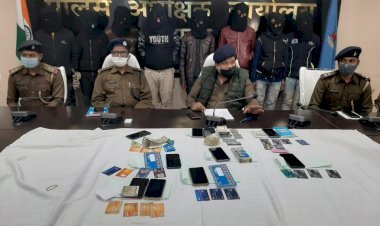दुमका: पुलिस की बड़ी सफलता, कुख्यात विवेक मंडल व मुकेश मंडल समेत आठ  साइबर क्रिमिनल अरेस्ट