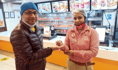 बिहार:पूर्णिया  डीएम की दिल्ली के KFC में खो गई थी इंगेजमेंट रिंग, मिली गयी वापस