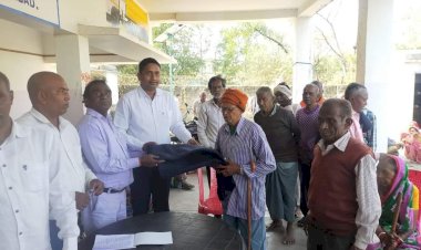 धनबाद: D.M  पब्लिक स्कूल परसिया में आस-पास के गांव  के लोगों के बीच कंबल वितरण 