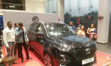 धनबाद: एमजी शोरूम से हेक्टर प्लस सेवन सीटर कार की हुई डिलीवरी