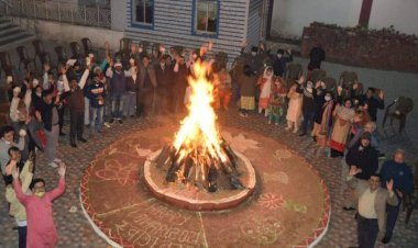 धनबाद: शक्ति  मंदिर में कोविड-19 गाइडलाइंस का पालन करते हुए लोहड़ी पर्व मनाया गया