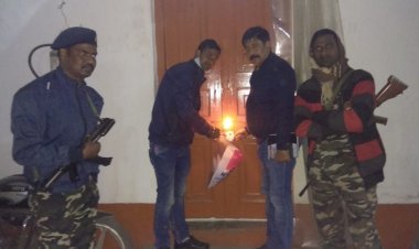 Dhanbad News: प्रोफेसर ने भेजा अश्लील मैसेज, MPl में धरना समाप्त, फ्लावर मिल में रेड, नवजात की मौत पर हंगामा