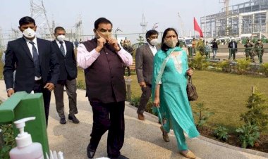 पावर प्लांट का निरीक्षण करने गोड्डा पहुंचे गौतम अडानी, वाइफ प्रीति अडानी भी थी साथ, देवघर में किया पूजा -अर्चना