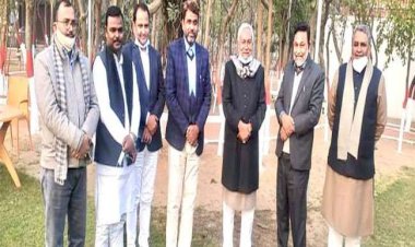 बिहार: ओवैसी की पार्टी एआएमआइएम के पांचों एमएलए ने सीएम नीतीश कुमार से की मुलाकात, एलजेपी एमएलए भी मिले