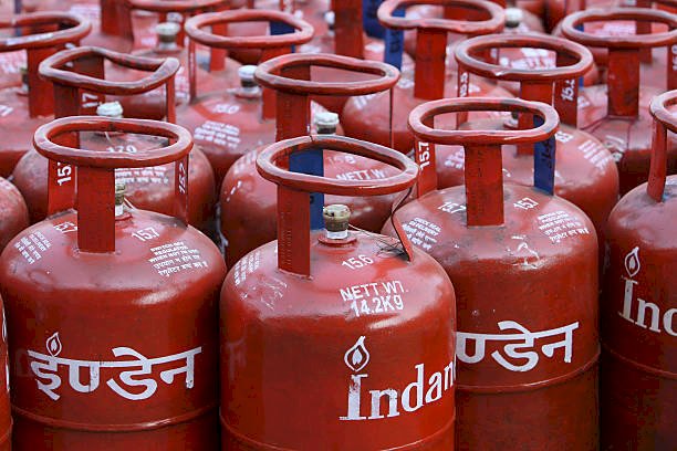 Kirit Parikh Panel: कच्चे तेल की कीमतों के आधार पर तय होंगी गैस की कीमतें,  पैनल ने की सिफारिश