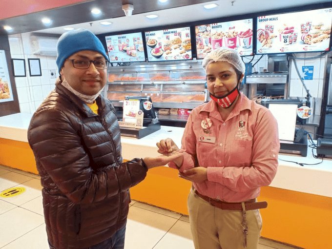 बिहार:पूर्णिया  डीएम की दिल्ली के KFC में खो गई थी इंगेजमेंट रिंग, मिली गयी वापस