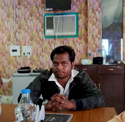 धनबाद के ऑटो ड्राइवर का बेटा बना बिहार में सेल्स टैक्स ऑफिसर (देखें VIDEO)