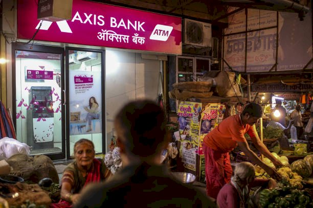 बिहार: हाजीपुर में एक्सिस बैंक से 47 लाख की लूट, क्रिमिनलों ने बैंककर्मियों को बंधक बनाया