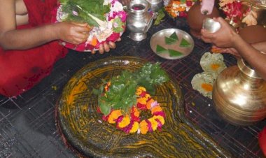 देवघर: 10 माह के बाद बाबा वैद्यनाथ की स्पर्श पूजा शुरू, अर्घा हटा, श्रद्धालुओं की उमड़ी भीड़