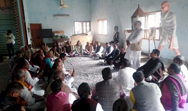 बिहार खादी ग्रामोद्योग संघ की बैठक,एमएलए,खादी आयोग के डायरेक्टर व सामाजिक कार्यकर्ता हुए शामिल