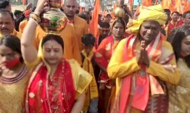 धनबाद: चिटाहीधाम पर नौ दिवसीय विष्णु महायज्ञ शुरू, तेलमच्चो घाट से निकली कलश यात्रा व शोभा यात्रा