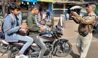 Dhanabad News: कोढ़ा गैंग का क्रिमिनल अरेस्ट, कार में लगी आग, 32 वां राष्ट्रीय सड़क सुरक्षा माह