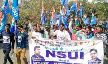 धनबाद: एन एस यू आई का नौकरी दो या डिग्री वापस लो अभियान प्रारंभ