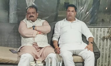 धनबाद: पेयजल स्वच्छता मंत्री मिथिलेश ठाकुर पहुंचे रणविजय सिंह के घर