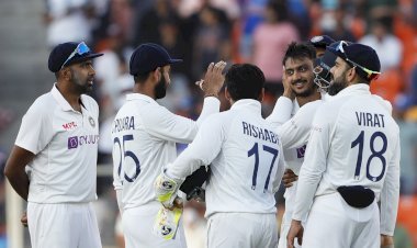 गुजरात: नरेंद्र मोदी स्टेडियम में टीम इंडिया ने इंग्लैंड को 10 विकेट से हराया