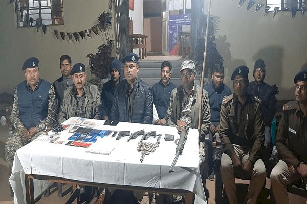 खुंटी: अड़की में पुलिस और PLFI उग्रवादियों के बीच एनकाउंटर, कई आर्म्स बरामद