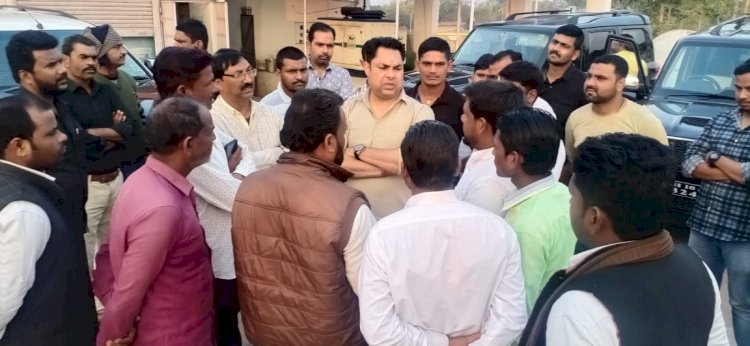 जामताड़ा:नारायणपुर के लोगों ने अपनी समस्याओं से रणविजय सिंह को अवगत कराया