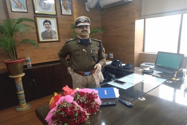 झारखंड: स्टेट नये डीजीपी नीरज सिन्हा ने पुलिस हेडक्वार्टर में किया पदभार ग्रहण