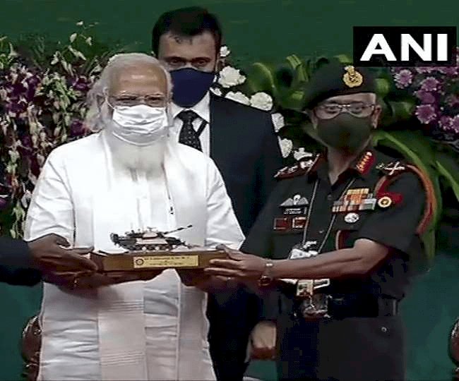 चेन्नई: PM मोदी ने आर्मी को सौंपा M-1A अर्जुन टैंक, कोच्चि में भी कई परियोजनाओं की शुरुआत