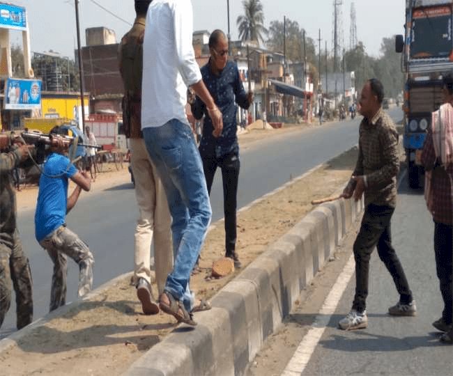 धनबाद: तोपचांची में कंटेनर ड्राइवर ने जीटी रोड पर तलवार व नकली रिवाल्वर लेकर पुलिसकर्मियों को दौड़ाया