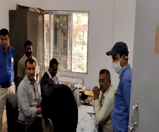 धनबाद: CBI ने ईसीएल मुगमा के जीएम अभिजीत दास को 19,500 घूस लेते अरेस्ट किया