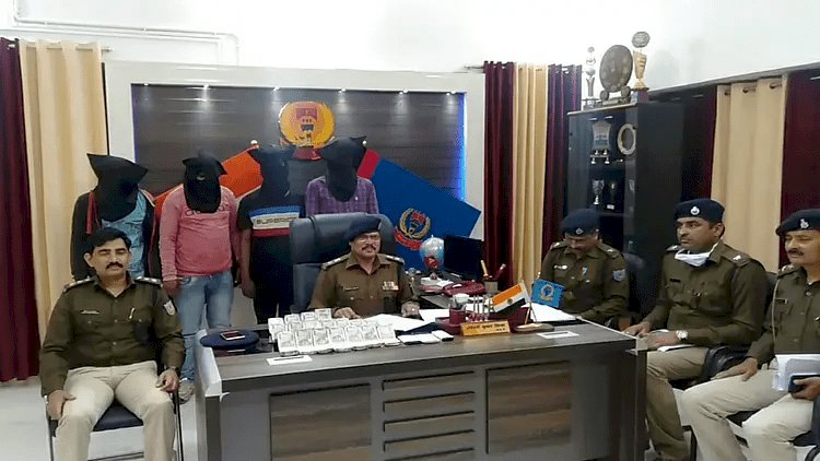 देवघर: जसीडीह में पेट्रोल पंप स्टाफ से लूटकांड का खुलासा, चार क्रिमिनल अरेस्ट, सात लाख 86 हजार कैश बरामद