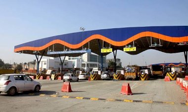 नई दिल्ली: साल भर में खत्म हों जायेंगे देश के सभी Toll Plaza, जितना सफर उतना ही टोल लगेगा