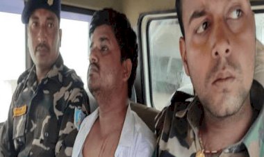 दुमका: एसीबी ने सहायक बंदोबस्त पदाधिकारी के पेशकार को पांच हजार रुपये घुस लेते दबोचा