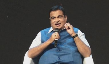 नई दिल्ली: नितिन गडकरी ने कार कंपनियों को दी फ्लेक्स-फ़्यूल इंजन यूज करने की सलाह