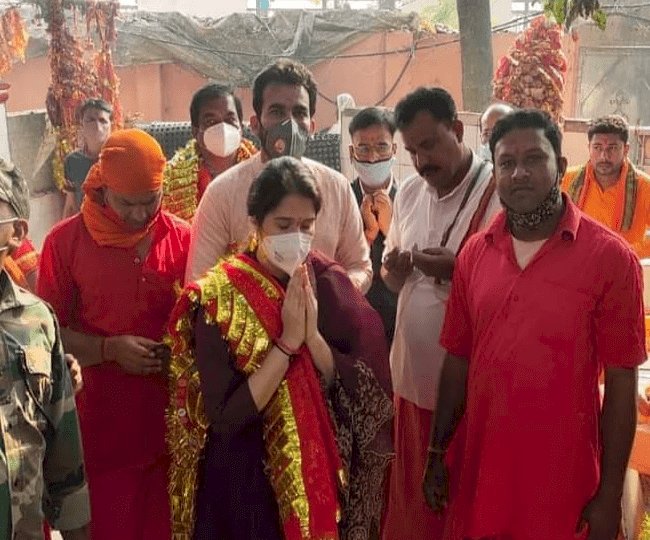 झारखंड: टीम इंडिया के एक्स बॉलर जहीर खान ने पत्नी सागरिका संग रजरप्पा छिन्नमस्तिका मंदिर में की पूजा-अर्चना
