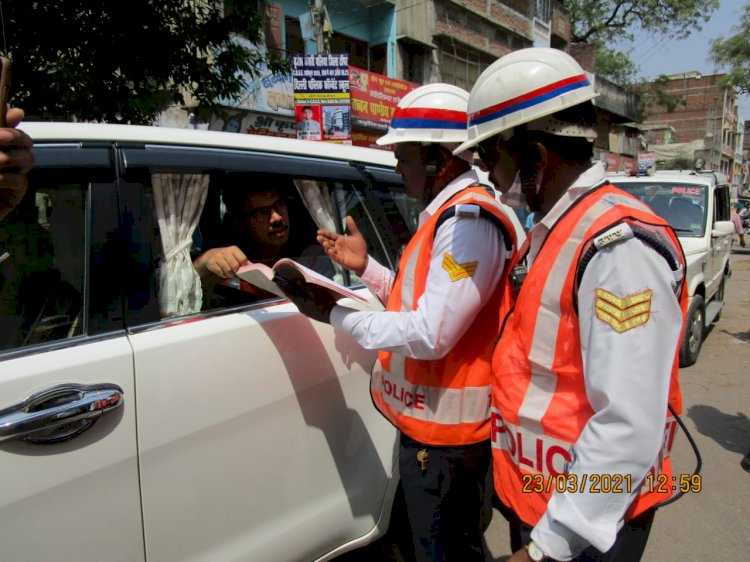 उत्तर प्रदेश: बलिया में पुलिस कांस्टेबल ने SP की गाड़ी को वन-वे में घुसने से रोका, मिली शाबासी व कैश प्राइज