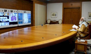 पीएम  ने ऑक्सीजन, वेंटिलेटर और वैक्सीनेशन पर अफसरों के साथ की बैठक, देशभर में कोरोना संक्रमण के रिकार्ड 2.50 लाख नये मामले