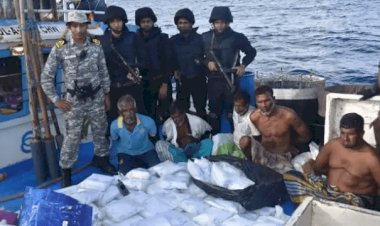केरल: मछली पकड़ने वाले जहाज में मिला 3000 करोड़ रुपये का ड्रग्स, अरब सागर में नेवी ने पकड़ा