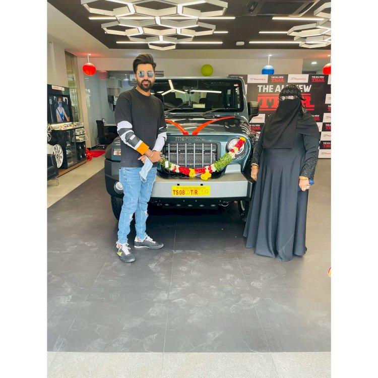 आनंद महिंद्रा ने पूरा किया अपना वादा, बॉलर मोहम्मद सिराज को गिफ्ट में दी थार SUV
